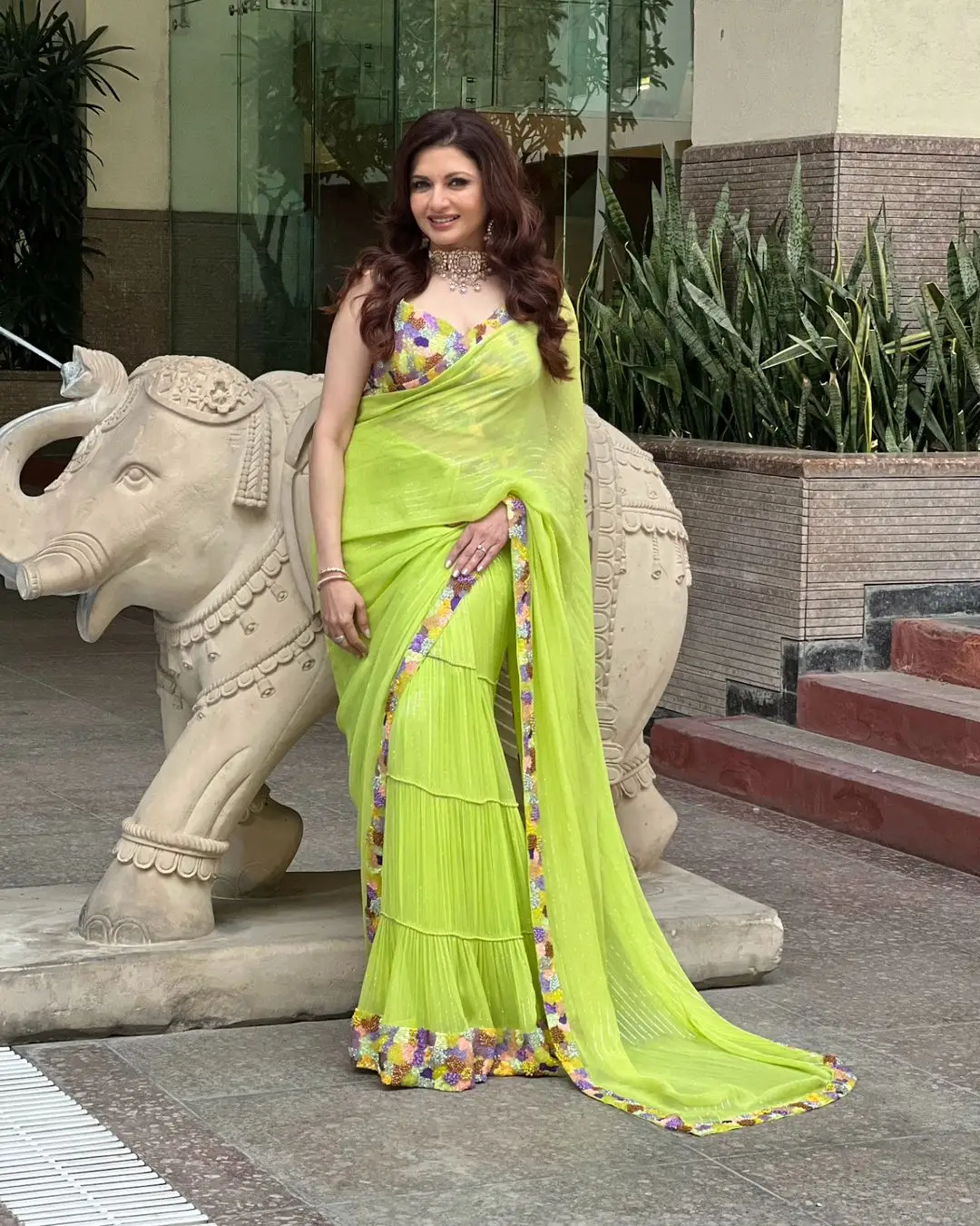 BOLLYWOOD ACTRESS BHAGYASHREE STILLS IN LEMON GREEN SAREE